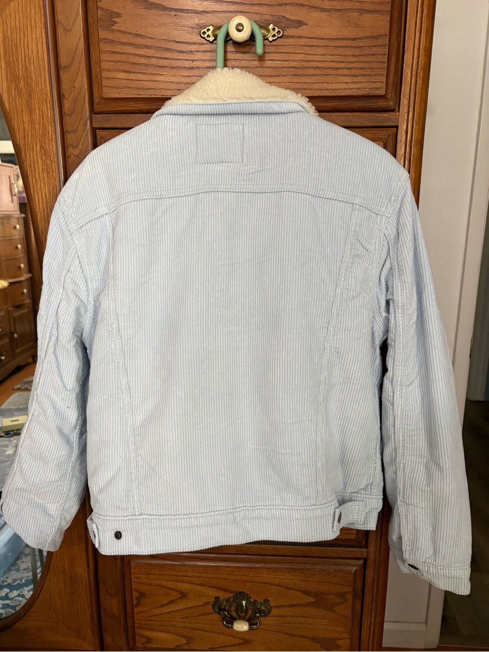 NWOT Levi's Women’s Baby Blue Corduroy Sherpa Truckers Jacket - Picture 2 of 5